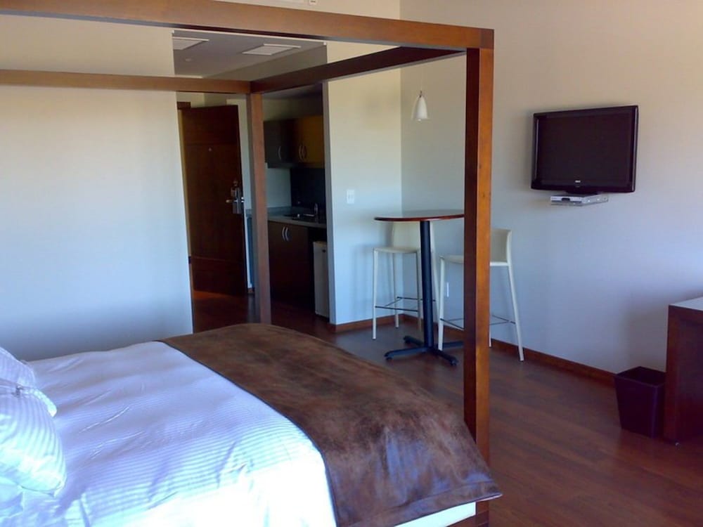 Room (Master) - Photo 5
