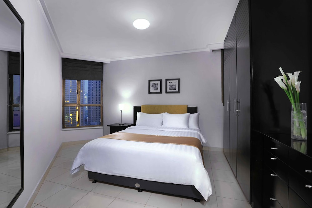Business Suite - Photo 5