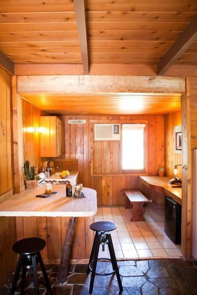 Premium Room, 1 King Bed, Kitchenette photo 2