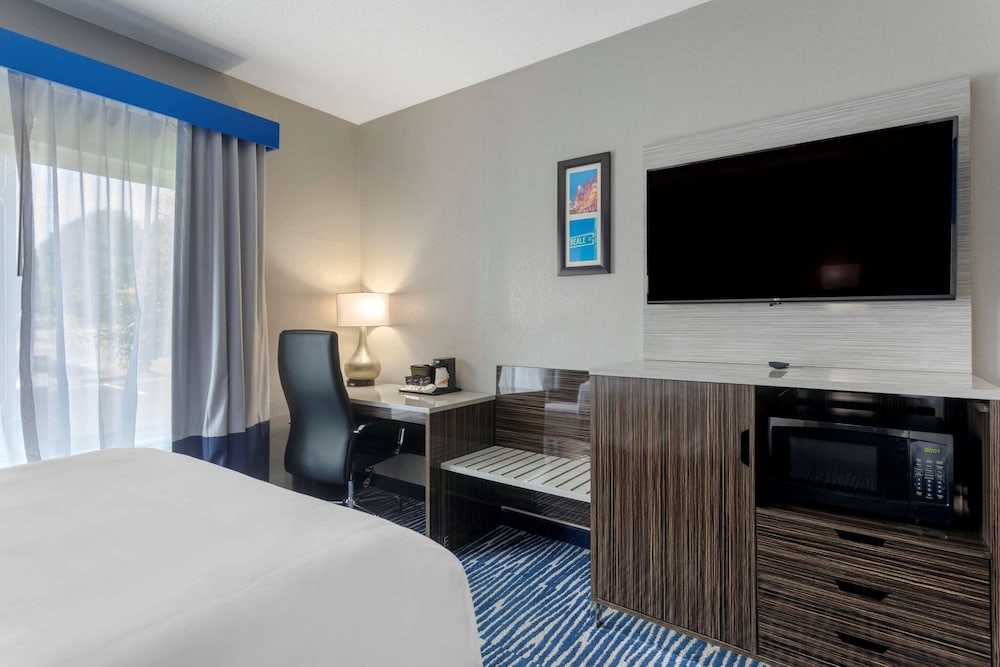 Standard Room, 2 Queen Beds, Non Smoking - Photo 3