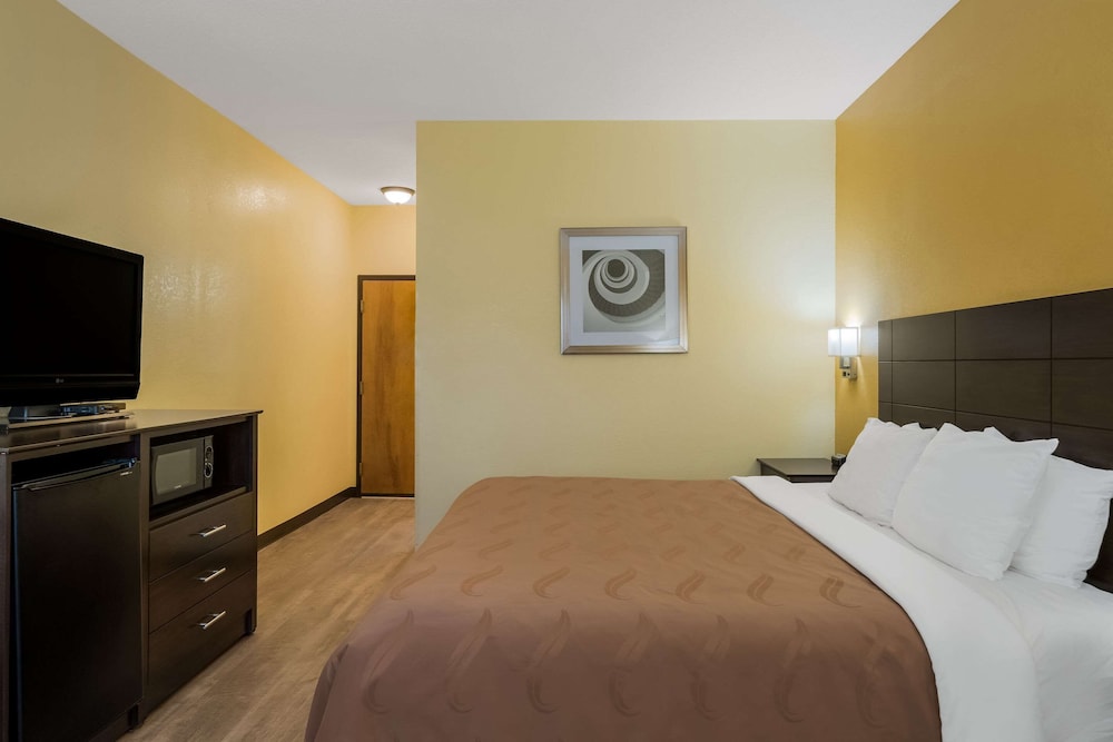 1 King Bed, Accessible photo 3