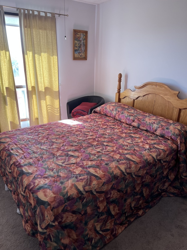 Basic Room, 1 Queen Bed, Valley View photo 1