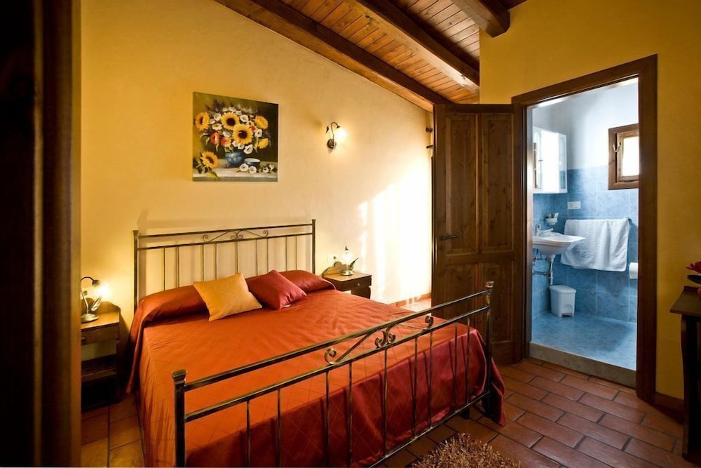Standard Triple Room, Garden View photo 1