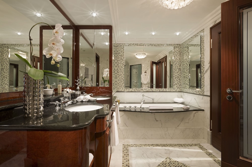Executive Suite - Photo 5