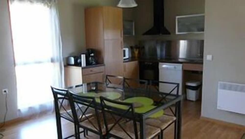 House, 2 Bedrooms photo 2