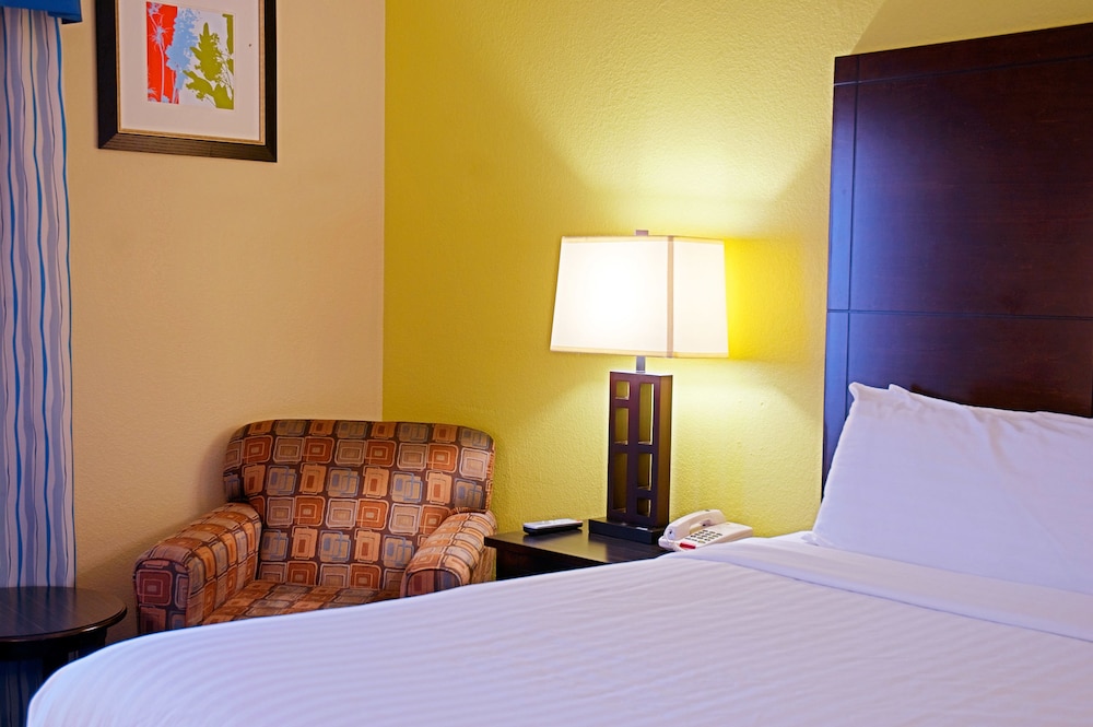 Deluxe Room, 1 King Bed, Non Smoking - Photo 2