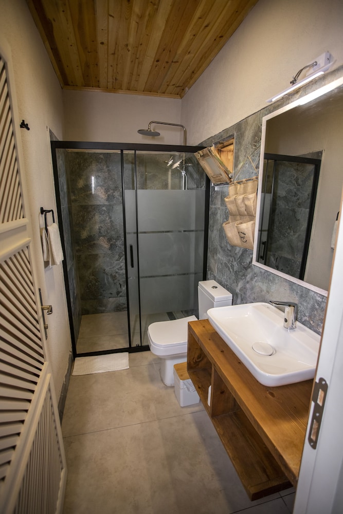 Therapy Stone House - Photo 3