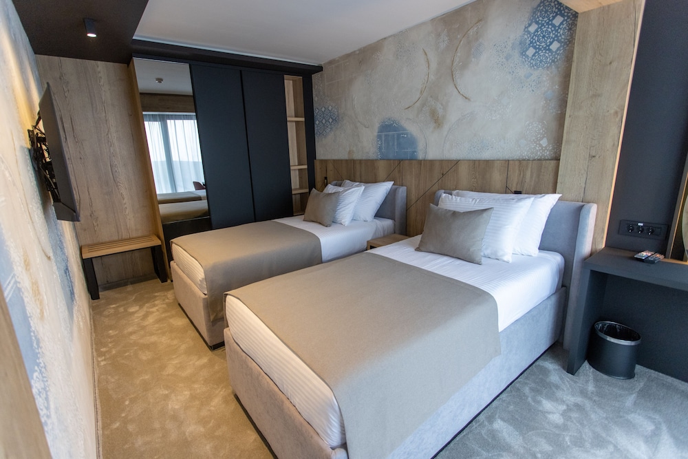 Superior Quadruple Room photo 3