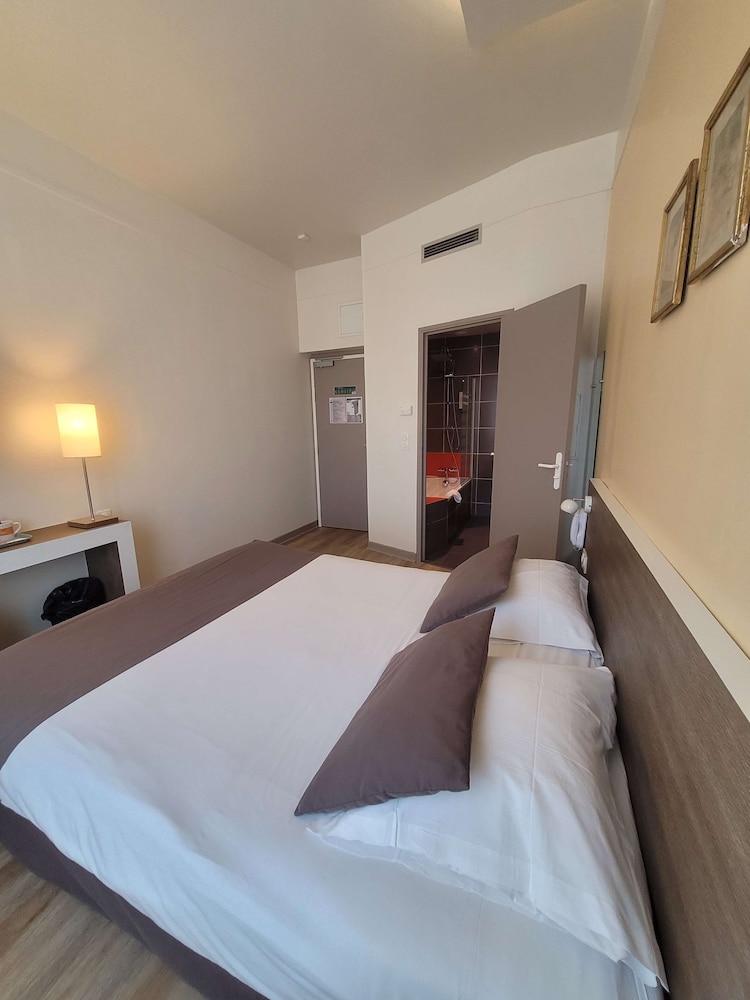Standard Room, 1 Double Bed - Photo 8