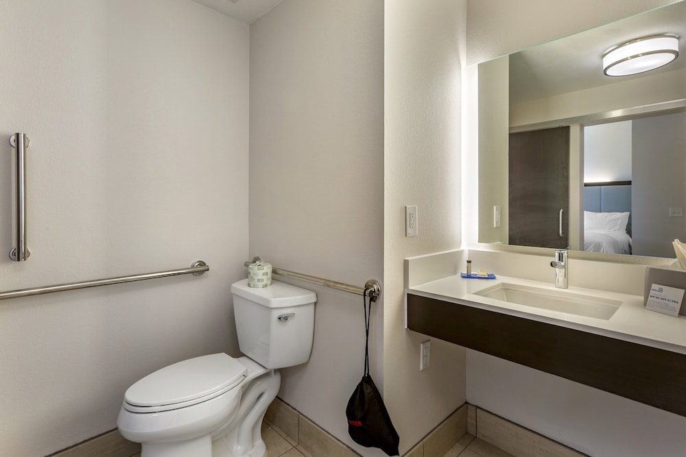 Suite, 1 King Bed (Additional Living Area) - Photo 11