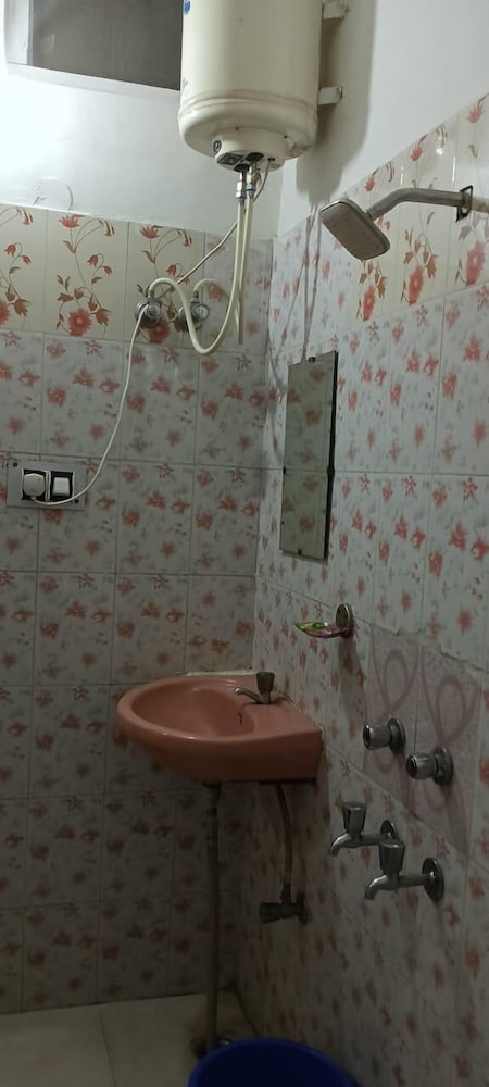 Standard Room With Out Balcony photo 3