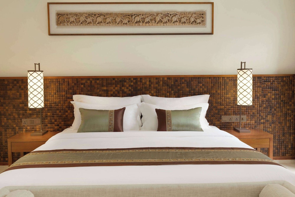 Room, 1 King Bed, Non Smoking, Mountain View