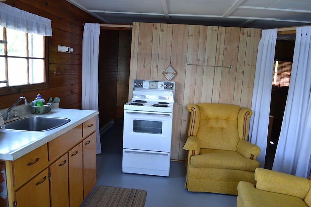 Economy Cottage, 3 Bedrooms (Cottage #3) photo 2