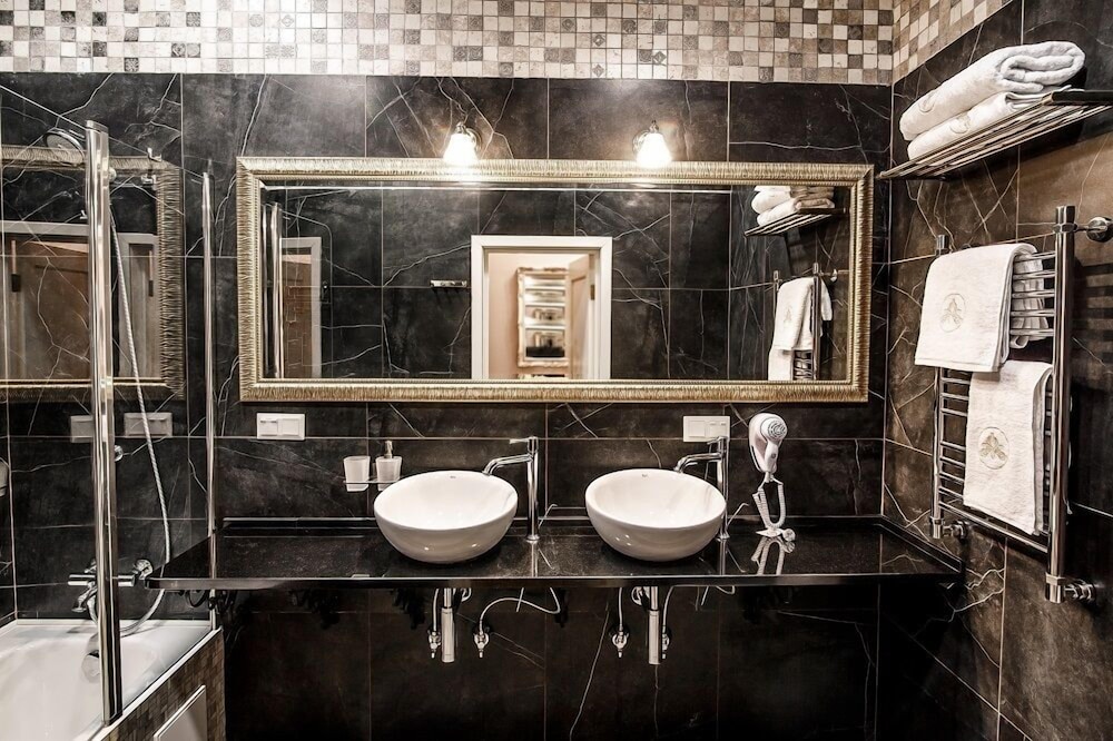 Luxury Suite photo 2