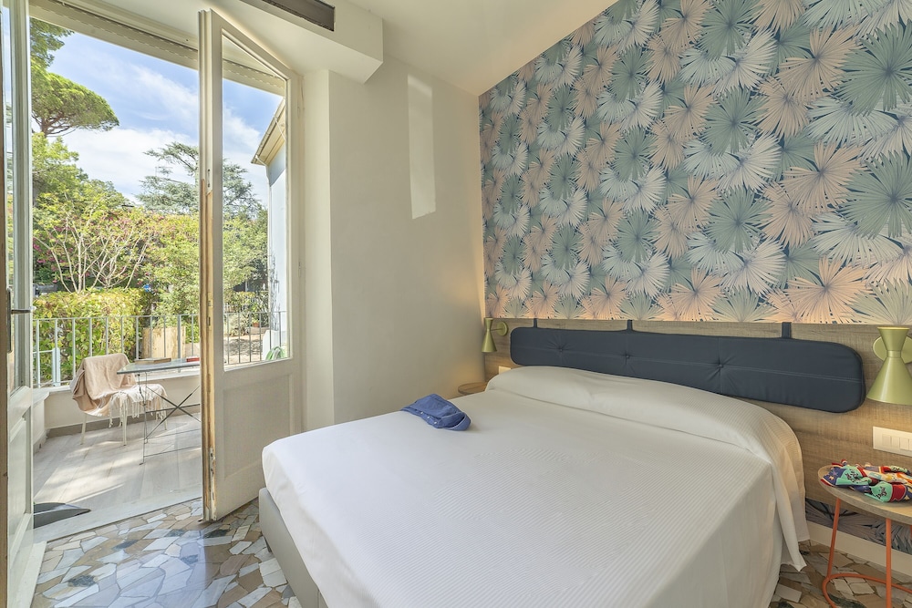 Standard Suite, Multiple Beds photo 1