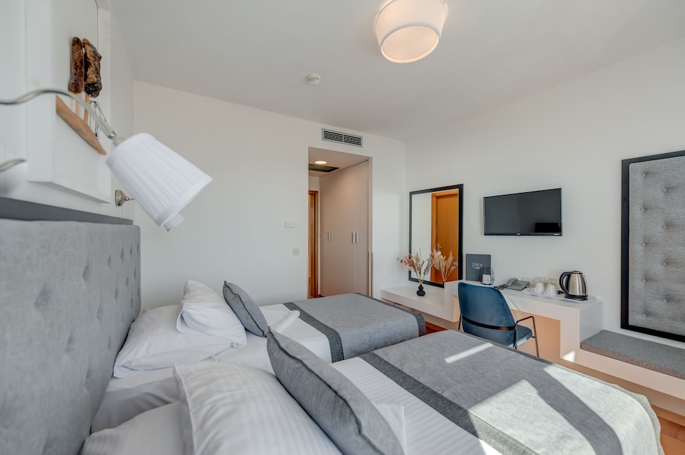 Classic Double Room, Sea View photo 2