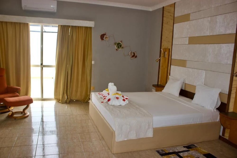 Economy Double or Twin Room, 1 Double Bed, Balcony, Beach View photo 2
