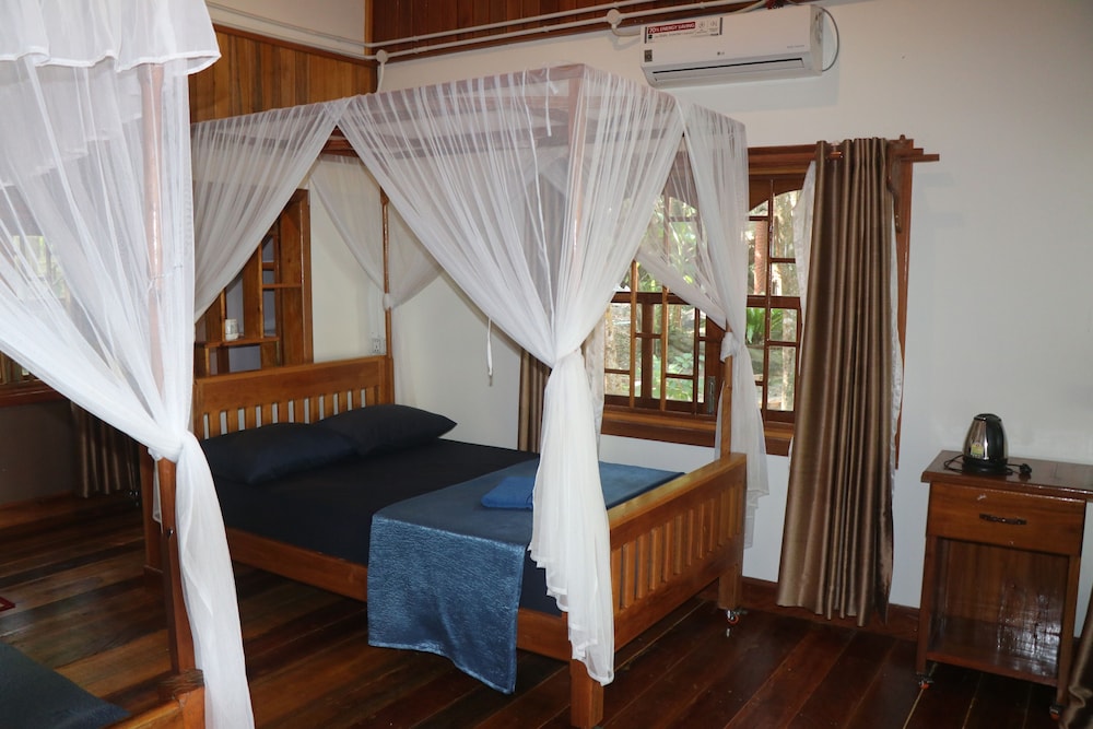 Bungalow, Beachside