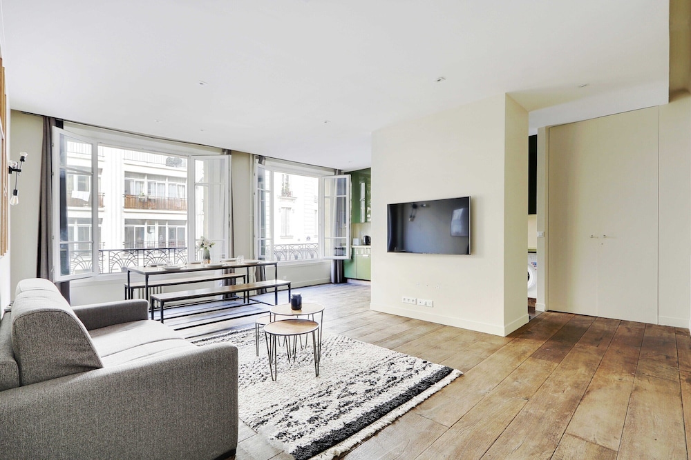 Apartment photo 2