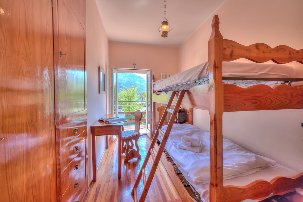 Family House, 3 Bedrooms, 2 Bathrooms, Lakeside (Casa Gioiosa) photo 1