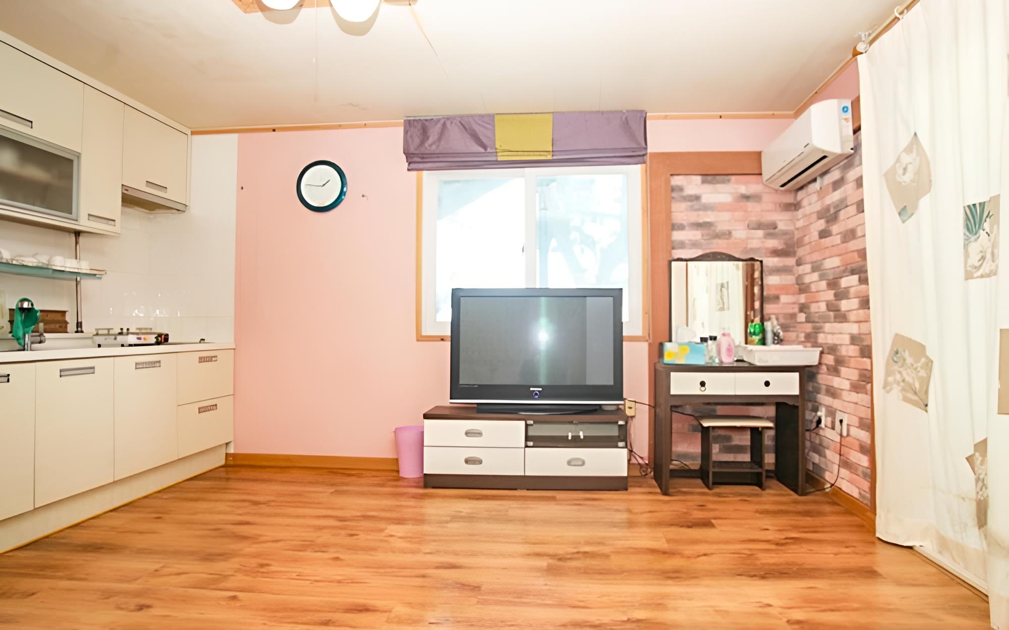 Room (Ho Dong's Room)