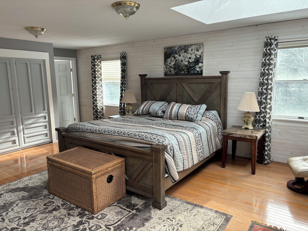 Room, 1 King Bed, Private Bathroom photo 1