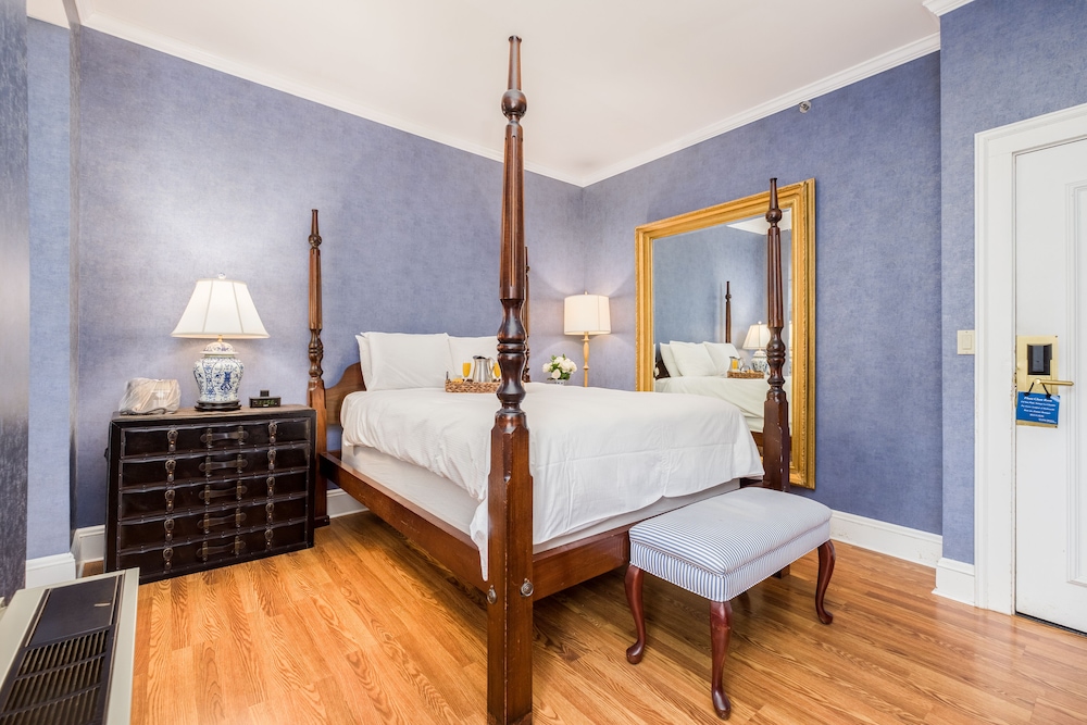 Deluxe Suite, 1 Queen Bed, Kitchenette photo 2