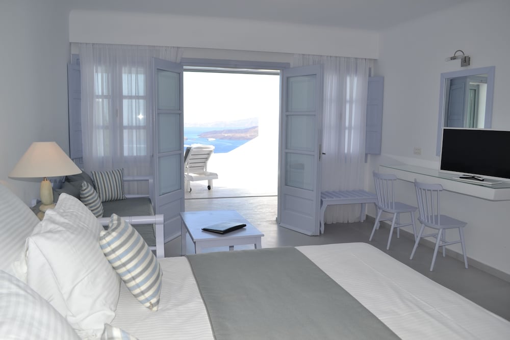 Senior Suite, Private Pool (Volcano & Sunset View) - Photo 1