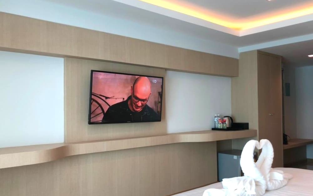 Superior Room, 1 King Bed photo 2