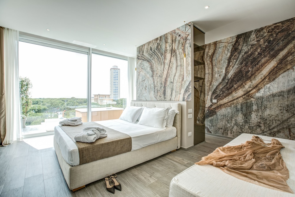Junior Suite, Hot Tub, Tower photo 3