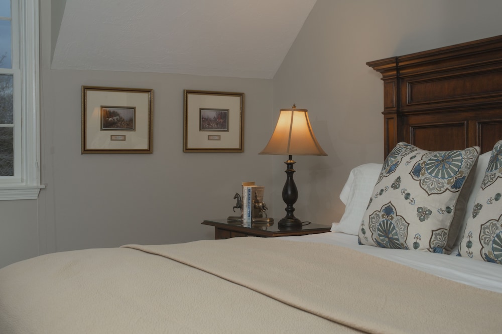 Classic Room, 1 King Bed, Garden View photo 2