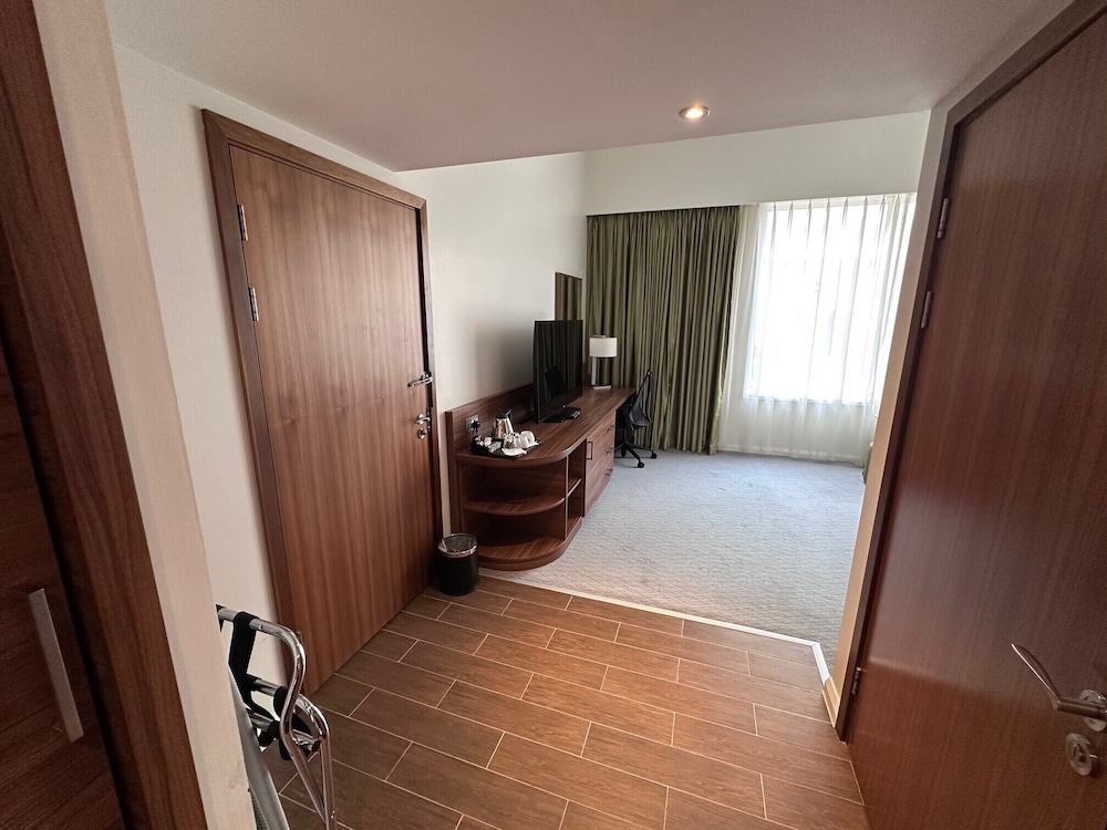 Family Room, 1 Queen Bed, Accessible (Connecting Rooms) photo 3