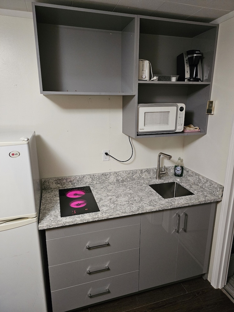 Deluxe Room, 1 Queen Bed, Kitchenette photo 3