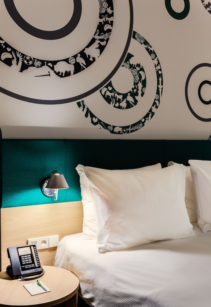 Suite, 1 King Bed, City View photo 2