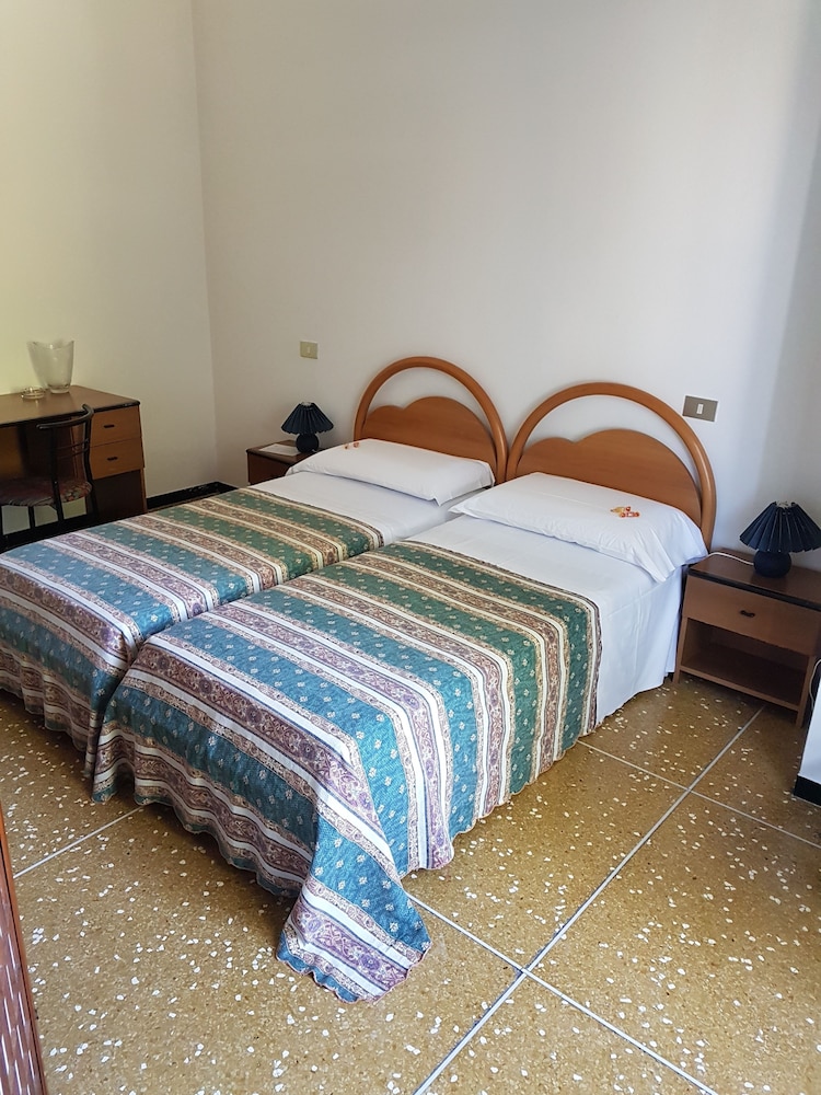 Family Room, Shared Bathroom (for 2 adults and 1 child) photo 3