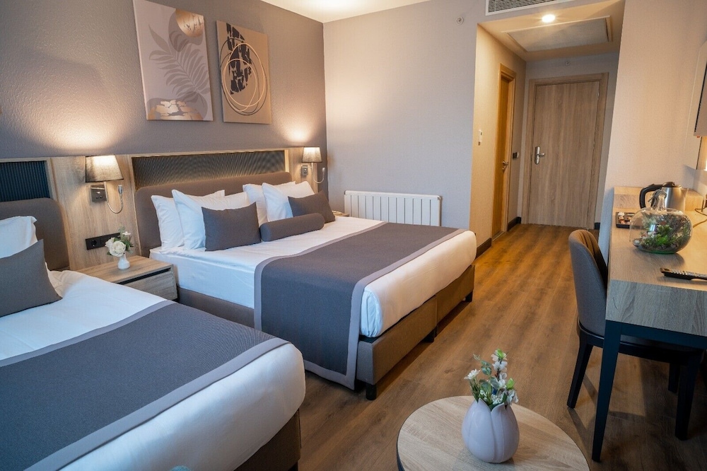 Standard Triple Room photo 2