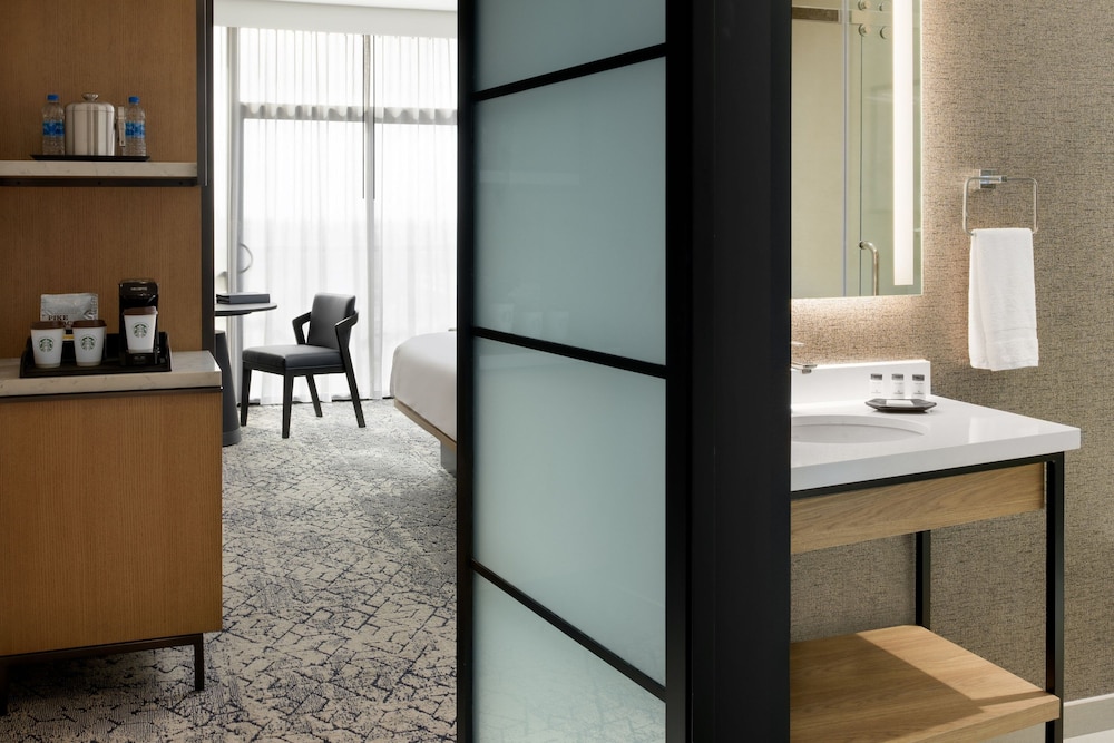 Premium Room, 2 Queen Beds - Photo 16