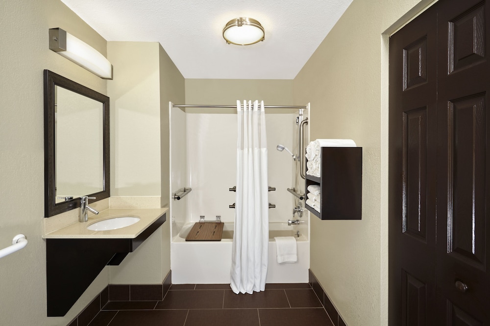 Suite, 1 Bedroom, Accessible, Kitchen (Mobility, Accessible Tub) - Photo 5
