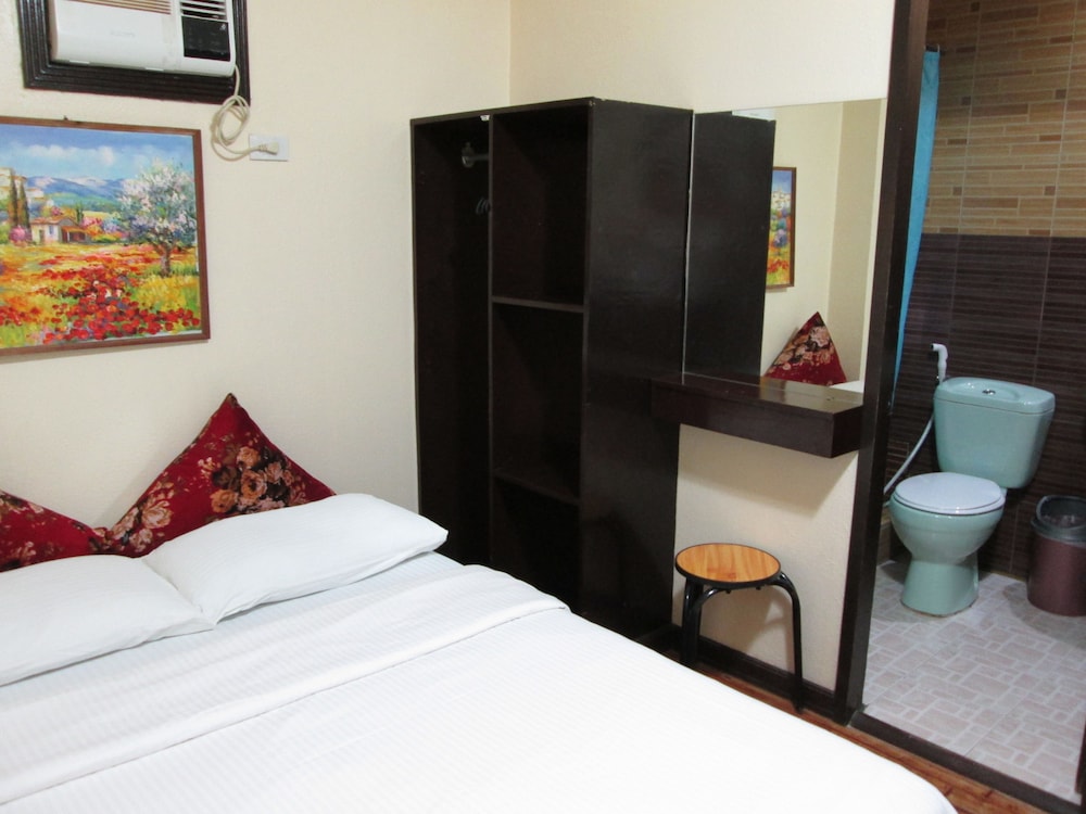 Standard Room, 1 Queen Bed photo 3