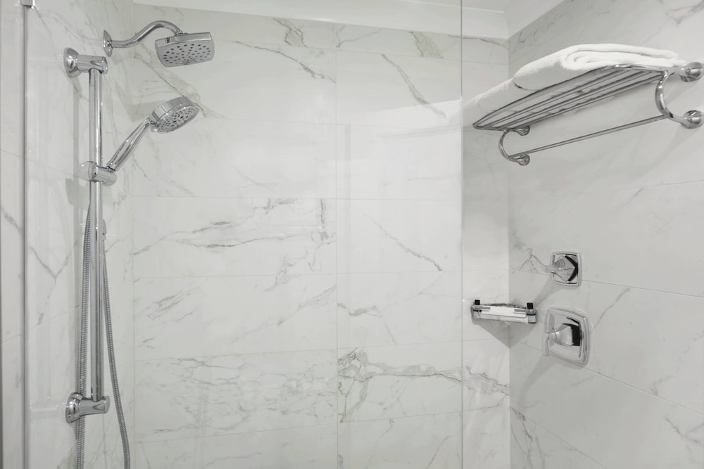 Suite, 1 Bedroom, Jetted Tub - Photo 6