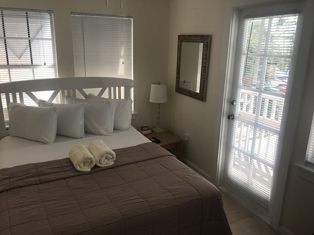 Studio, 1 Bedroom, Balcony ( Room 1)