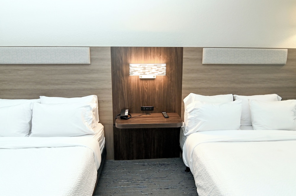 Standard Room, 2 Queen Beds - Photo 3