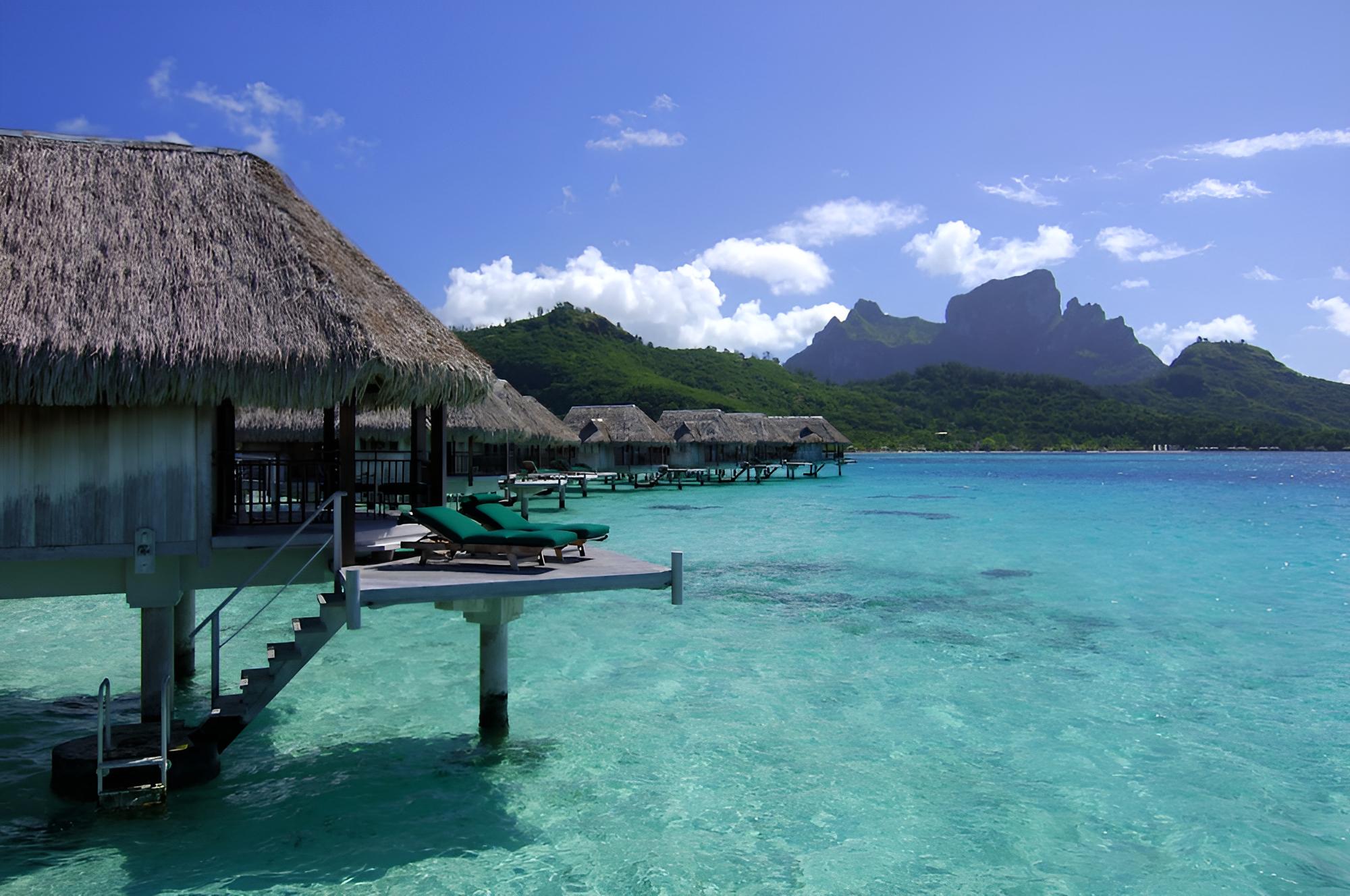 Luxury Bungalow, 1 King Bed, Overwater photo 3