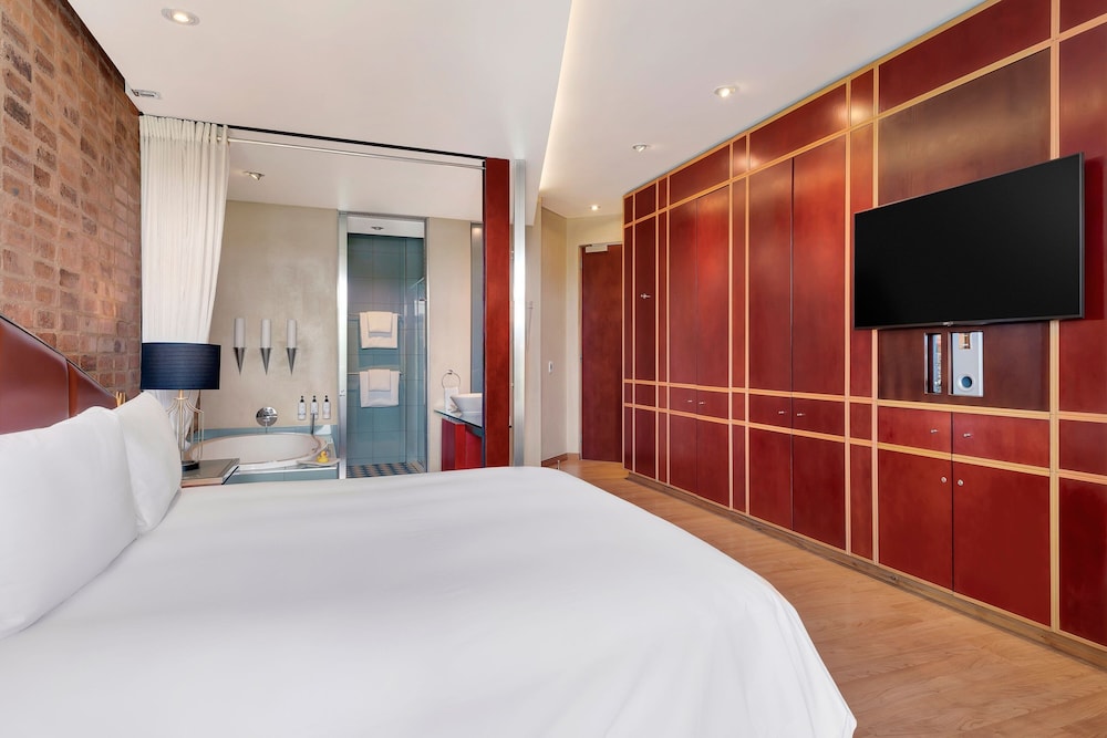 Deluxe Room, 1 King Bed - Photo 7