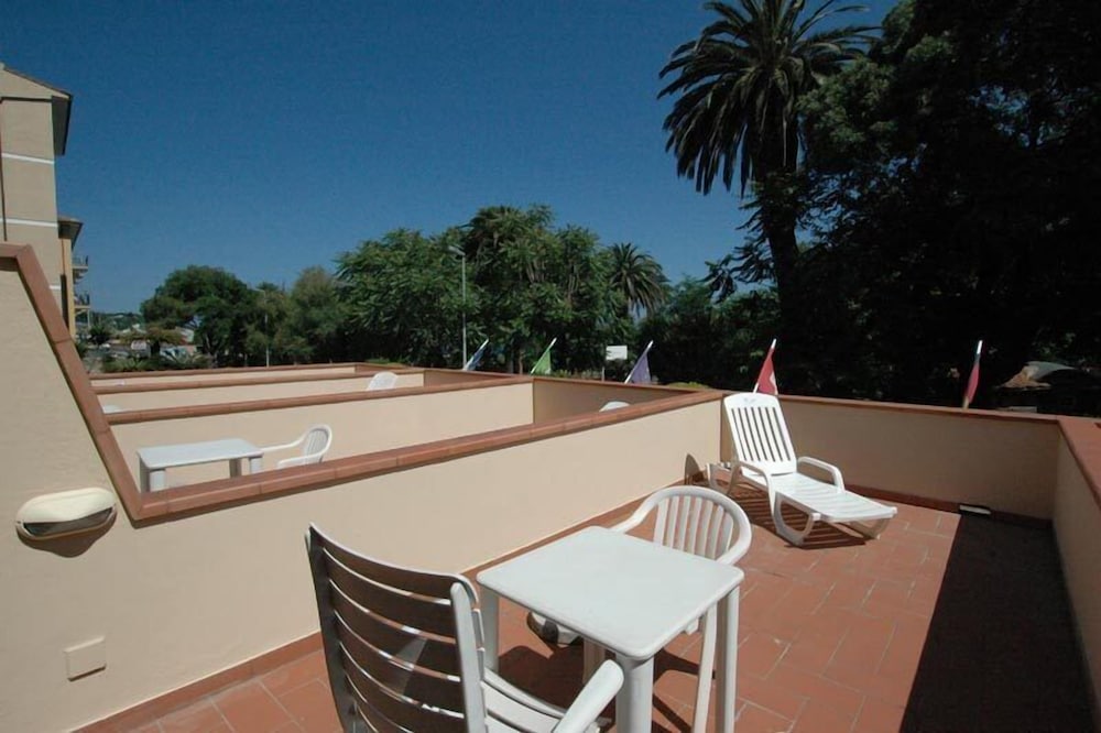 Classic Double or Twin Room, Balcony photo 3