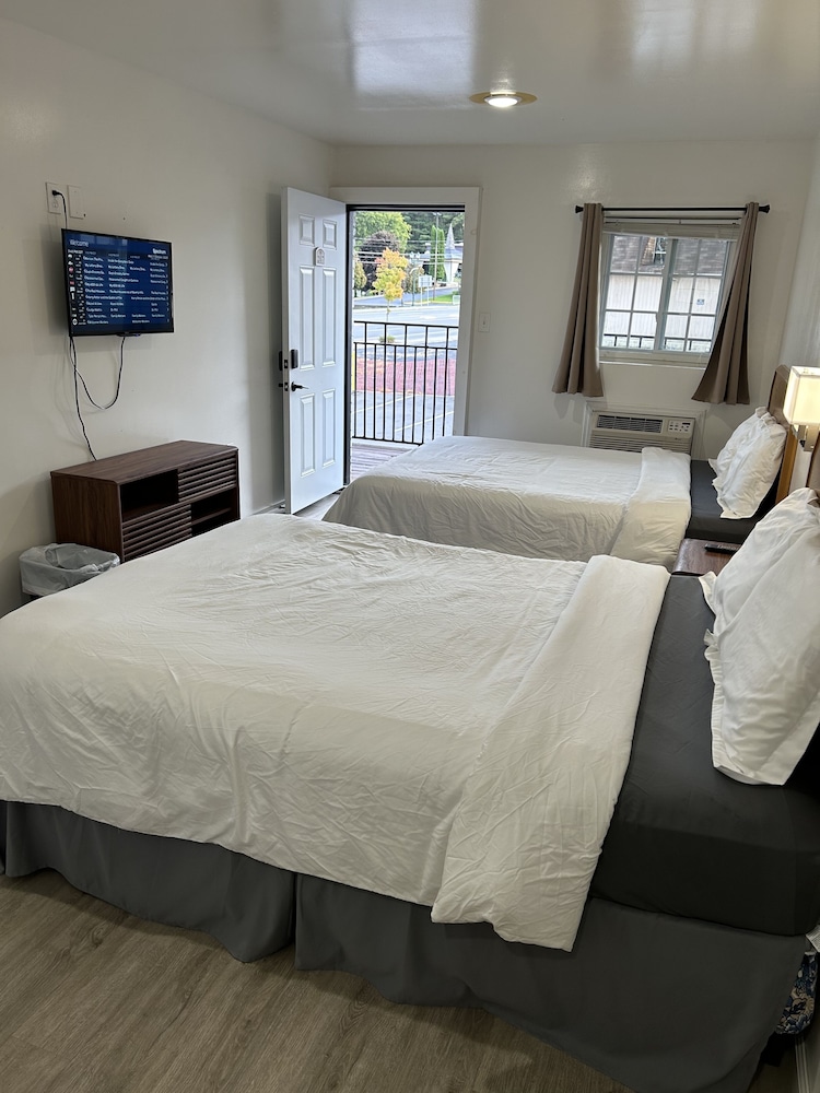 Room, 1 Queen Bed photo 2