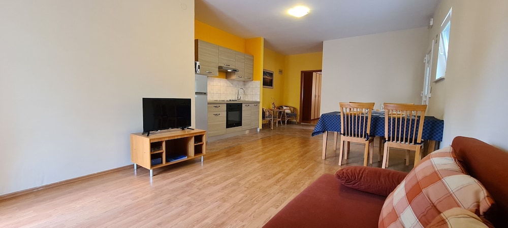 Apartment (A4)