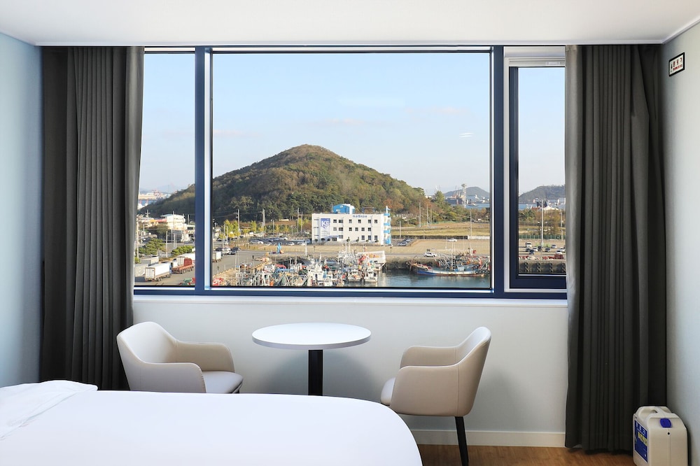 Premium Triple Room, Ocean View - Photo 3