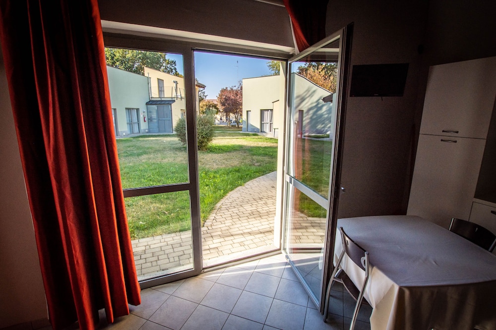 Zimmer im Gästezimmer - Geräumiges Doppelzimmer in Alba, Foto 41