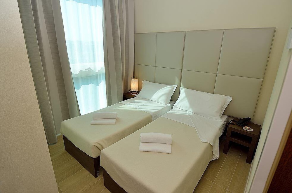 Double or Twin Room - Photo 3